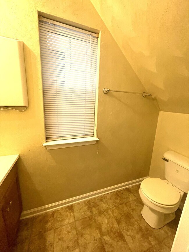 Building Photo - GORGEOUS SINGLE FAMILY 3BR/2.5BA PARK PLAC...