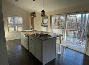 Building Photo - 510 Kenwood Ave