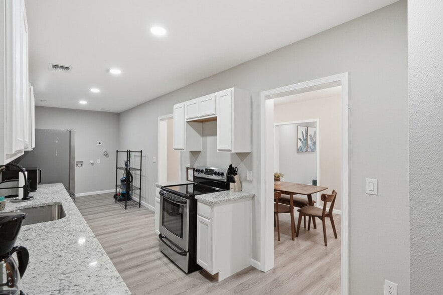 Building Photo - 830 Porter St