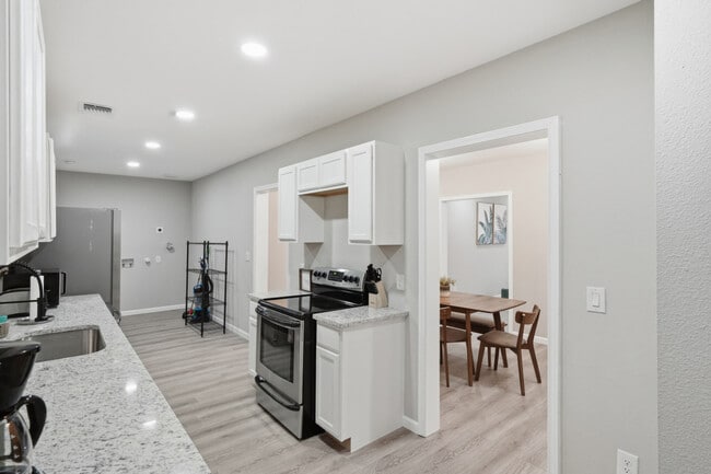 Building Photo - 830 Porter St