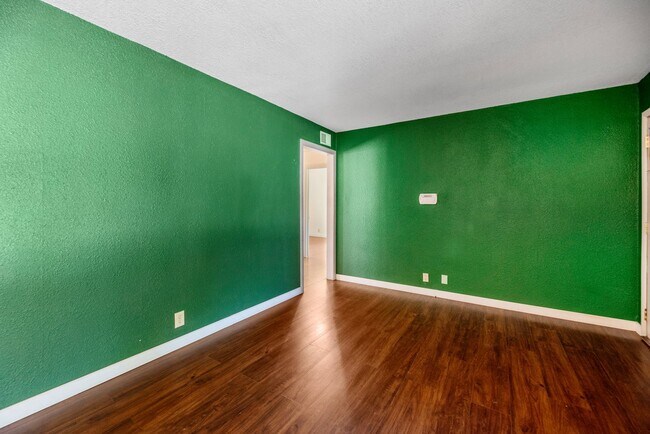 Building Photo - Charming 3 Bed 1 Bath In Quiet Neighborhood