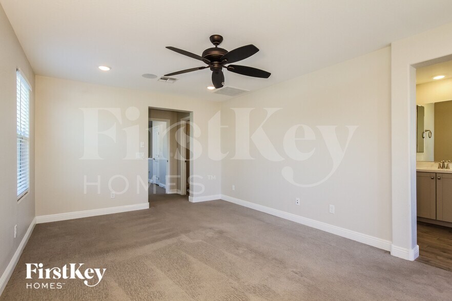 Building Photo - 1023 S 151st Ln