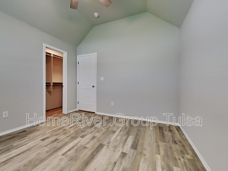 Building Photo - 1513 E Atlanta St