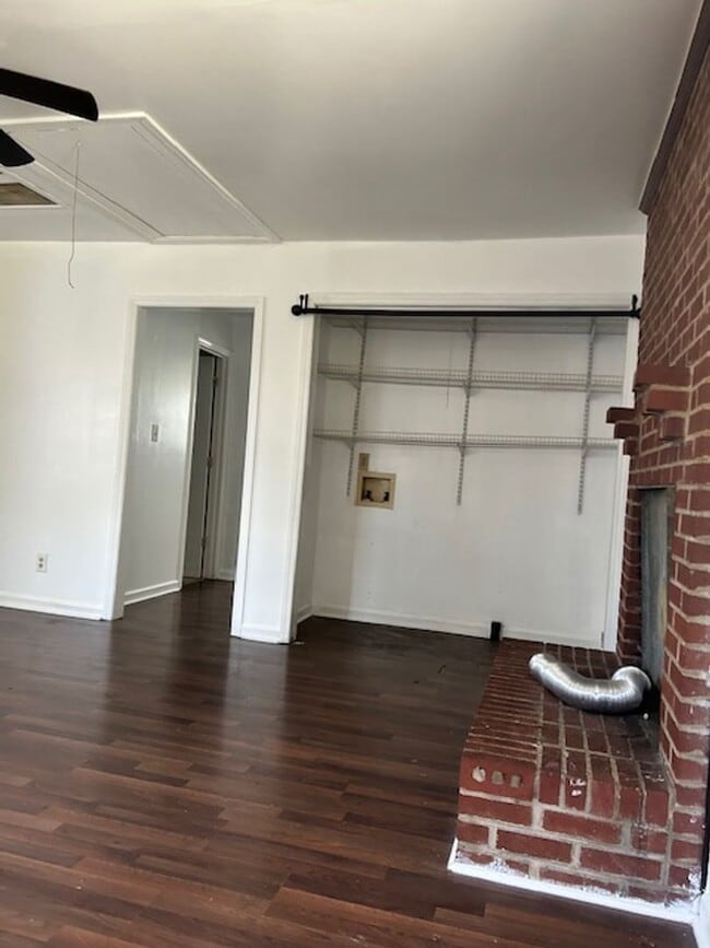 Building Photo - House for Rent