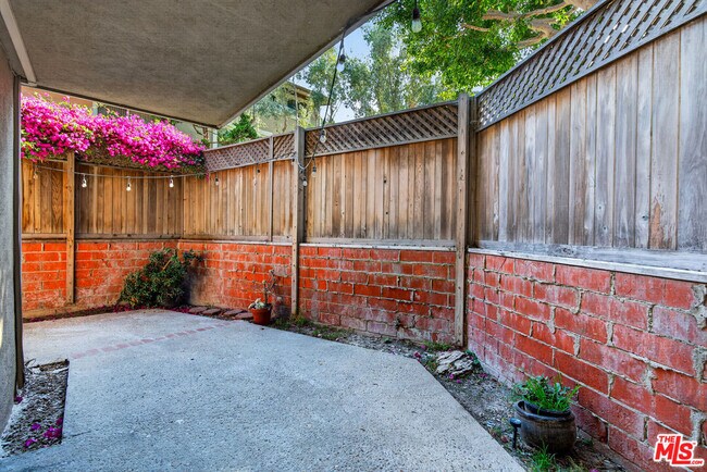 Building Photo - 6305 Green Valley Cir