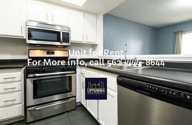 Building Photo - Townhome - 2 Bedrooms-2.5 Baths - Commerce
