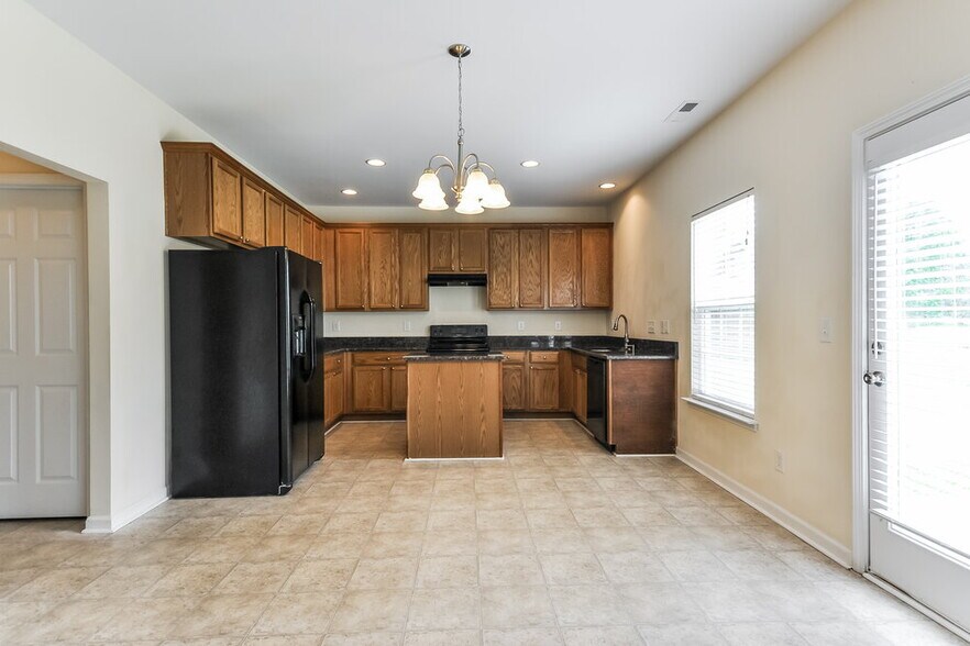 Building Photo - 3508 Hamilton Mill Dr