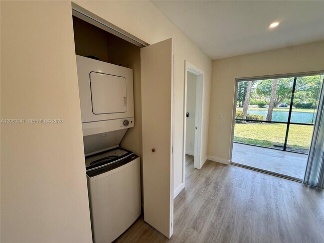 Building Photo - 400 Waterway Dr S