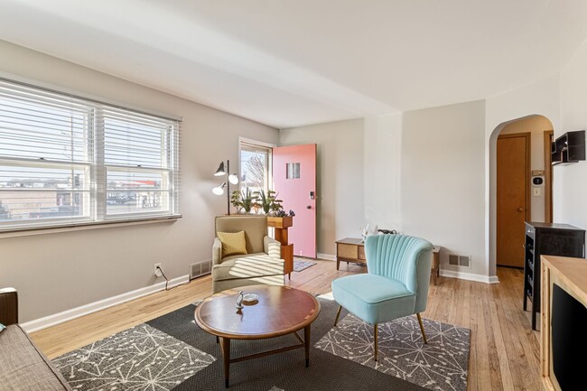Building Photo - Beautiful Home In Underwood Park Neighborhood