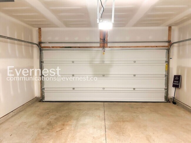 Building Photo - 4 Bed/3 Bath Home with Fenced Yard / Pet-Friendly / Coming Soon!