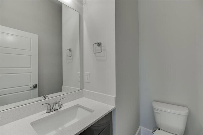 Building Photo - 456 Parkway Dr NE