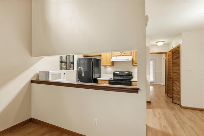 Building Photo - 2658 Millbank Dr