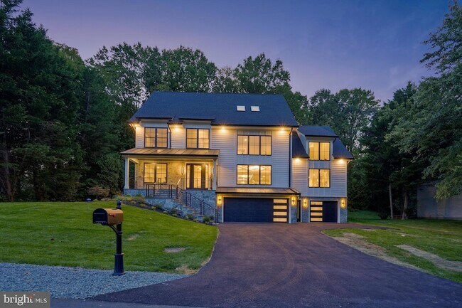 Building Photo - 9615 Locust Hill Dr