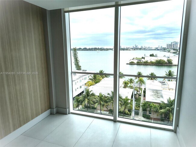 Building Photo - 7910 Harbor Island Dr