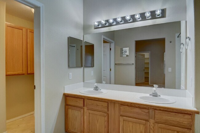 Building Photo - 3855 Strawberry Field Grove