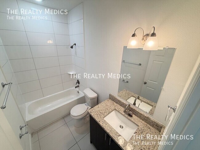 Building Photo - 2481 San Filippo Dr SE