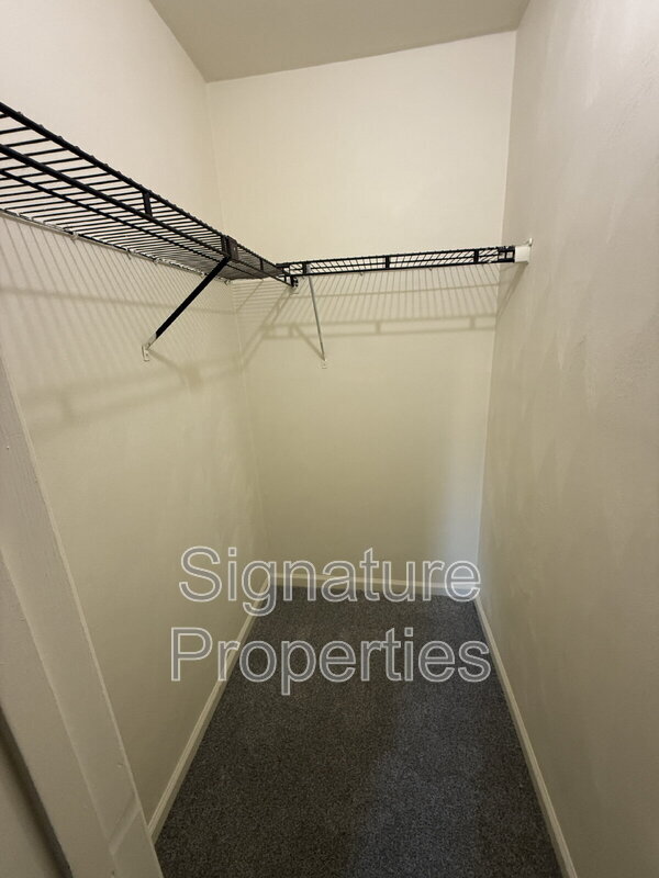 Building Photo - 917 Wickford Dr