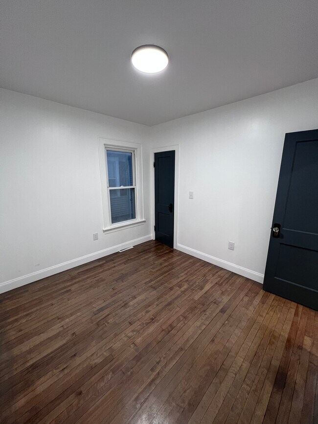 Building Photo - 128 Melrose Ave