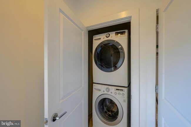 Building Photo - 3325 11th St NW