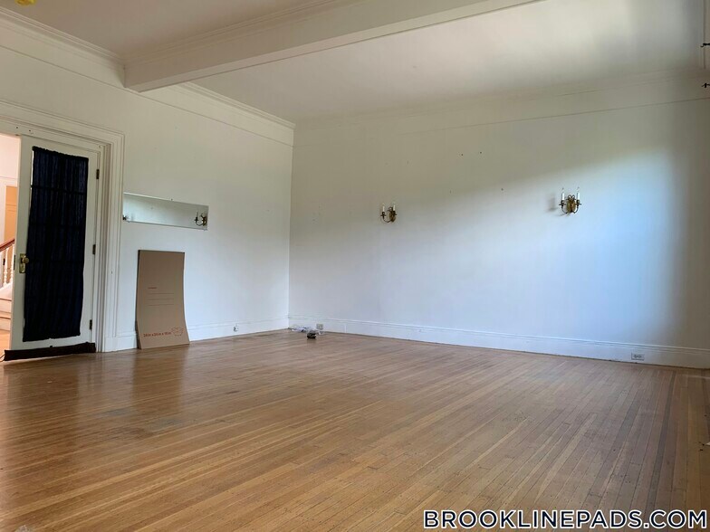 Building Photo - 1726 Beacon St