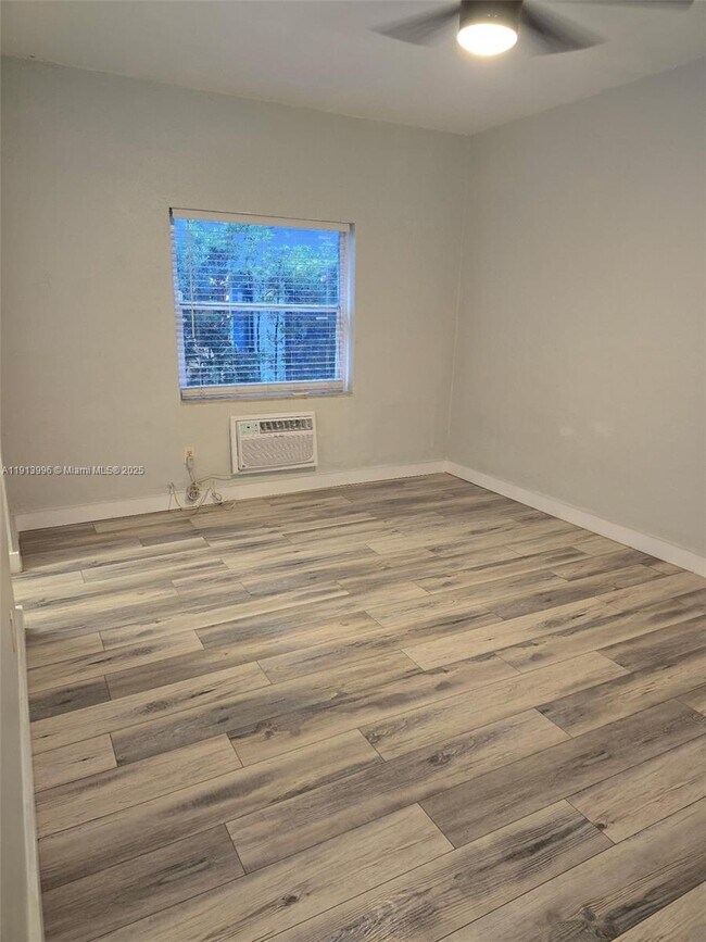 Building Photo - 215 30th St