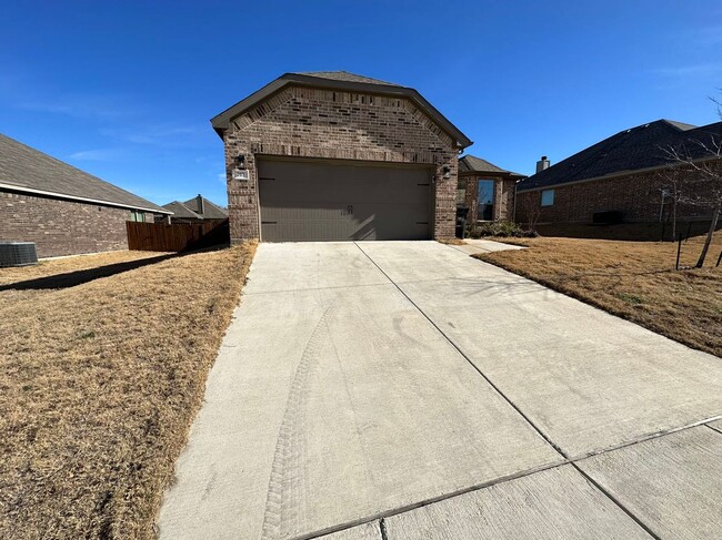 Building Photo - Great floor plan with entertaining spaced,...