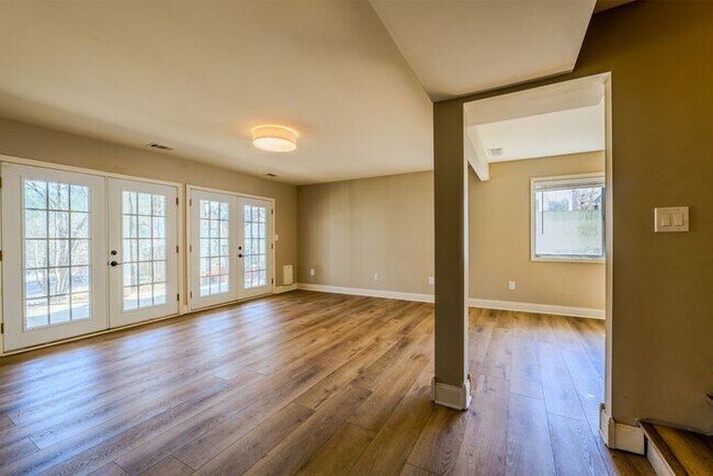 Building Photo - 4518 Club House Dr