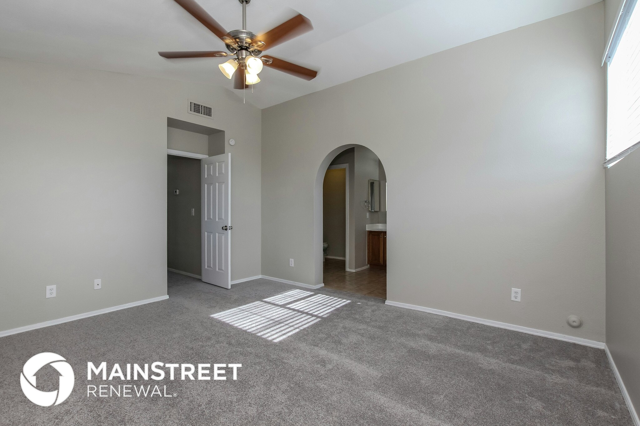 Building Photo - 6520 W Paradise Ln