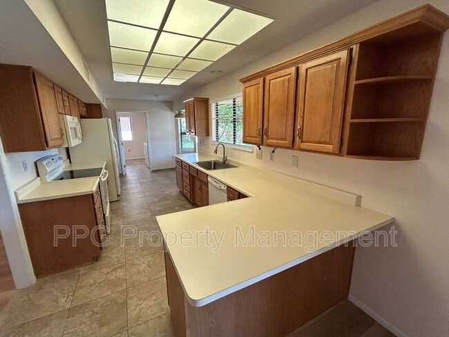 Building Photo - 18407 N 137th Dr