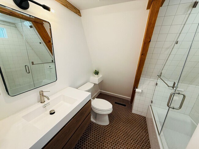 Building Photo - 3 bed 2 bath home for rent in South Lake Tahoe