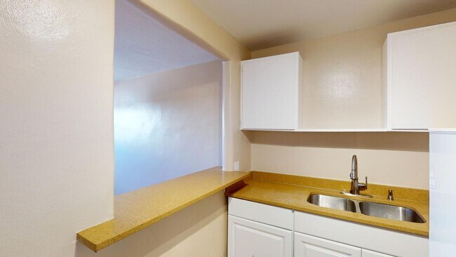 Building Photo - 1450 Cerrillos Rd