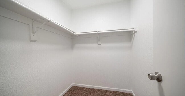 Building Photo - 5638 N 61st Ln