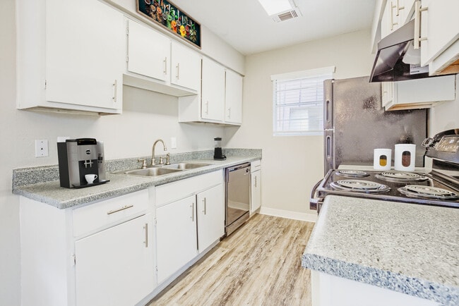 Building Photo - Tracewood Apartments