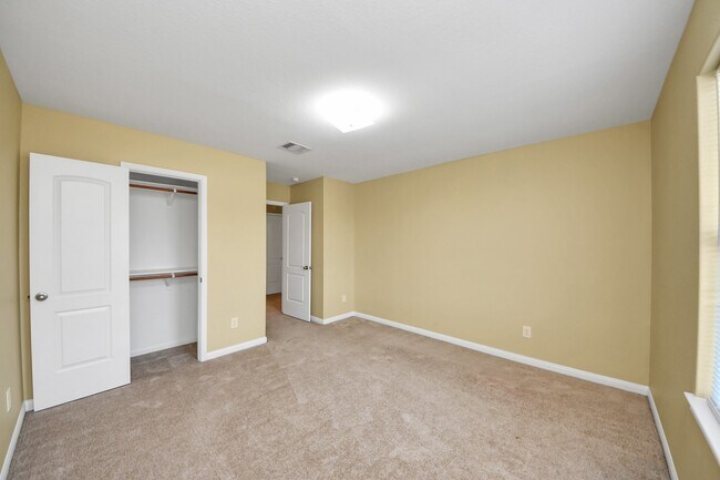 Building Photo - 6915 Primrose Rd