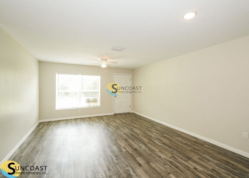 Building Photo - 9137 N Mendoza Way