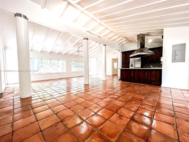 Building Photo - 3850 Crawford Ave