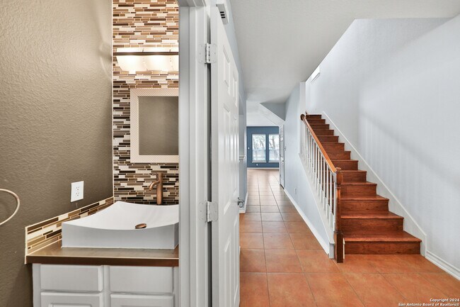 Building Photo - 4707 Shavano Ct