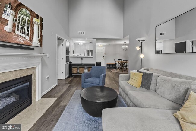 Building Photo - 171 Somervelle St