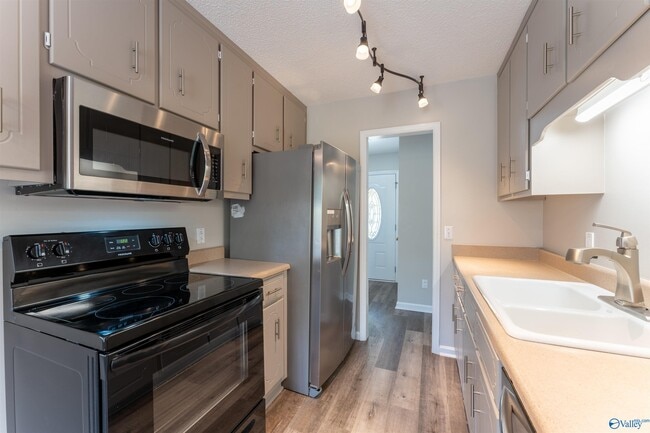 Building Photo - 107 Bridgestone Dr NE