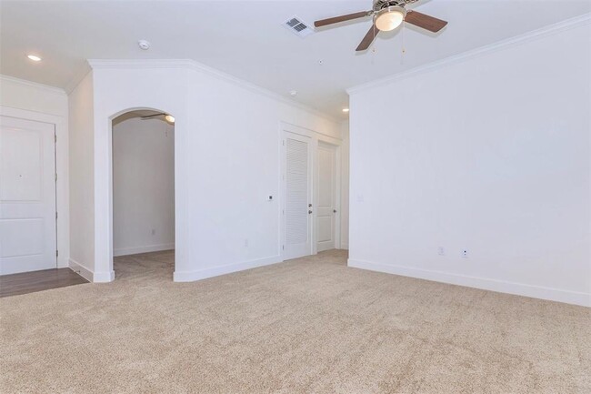 Building Photo - 3030 Greenbusch Rd