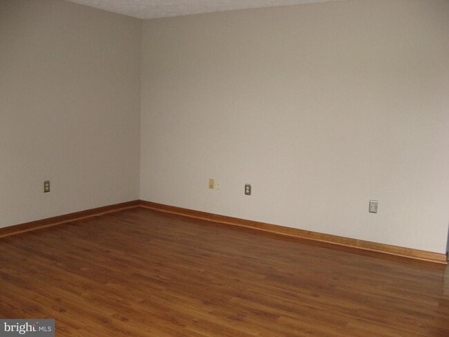 Building Photo - 104 Covington Ln