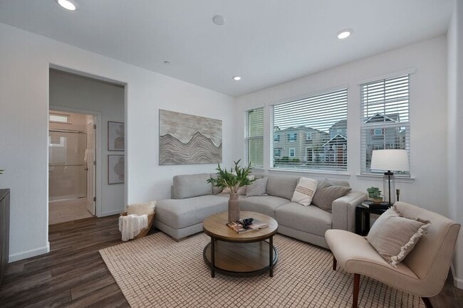 Building Photo - 1588 Parkside Way