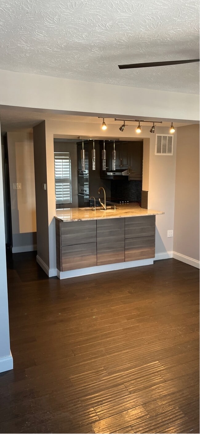 Building Photo - 208 Bonnie Brae Dr