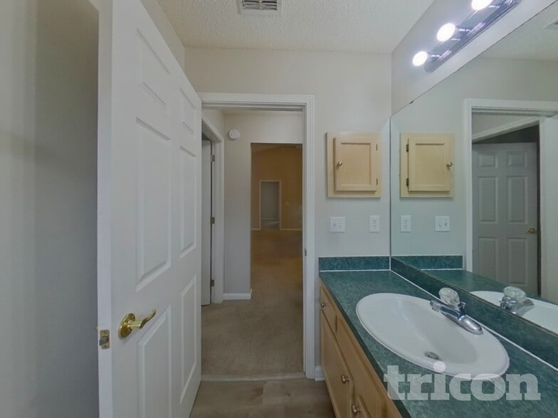 Building Photo - 11329 Hartland Rd