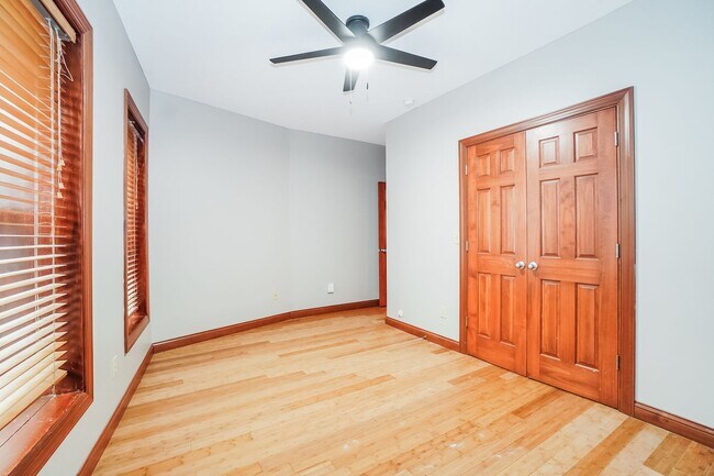 Building Photo - Charming 1-Bedroom Apartment with Exposed Brick, Hardwood Floors & Updated Kitchen