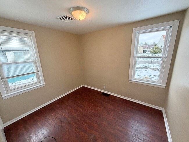 Building Photo - Nice three bedroom home located in an Excellent neighborhood!