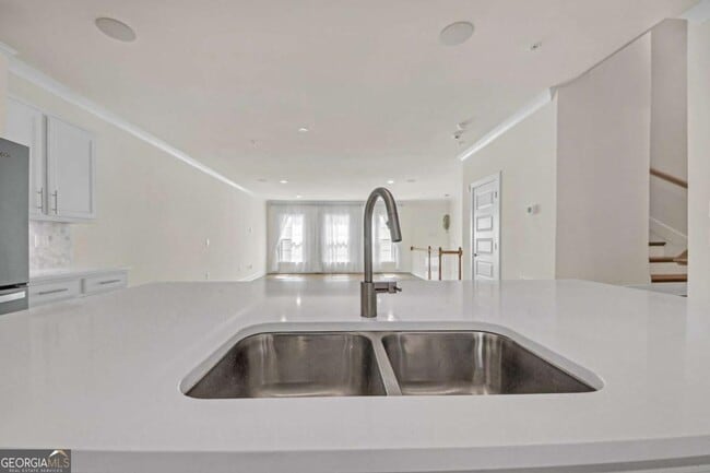 Building Photo - 860 Stonehill Ln