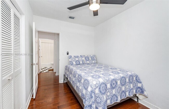 Building Photo - 2920 SW 30th Ct