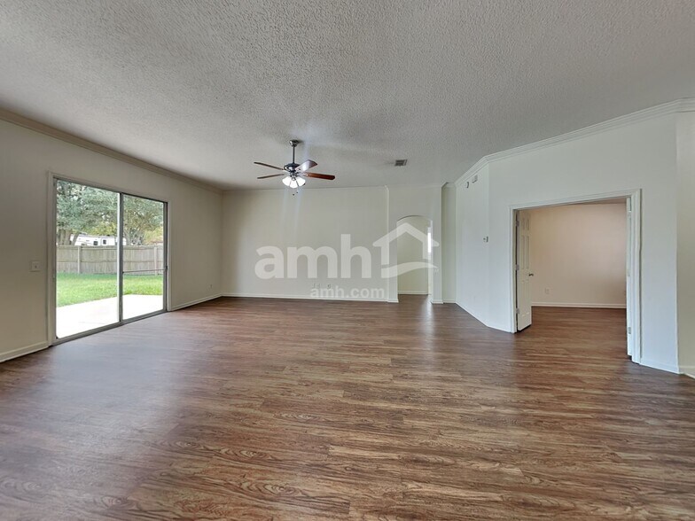 Building Photo - 224 N Lake Cunningham Ave