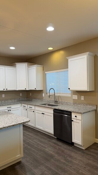 Building Photo - 13603 W Remuda Dr